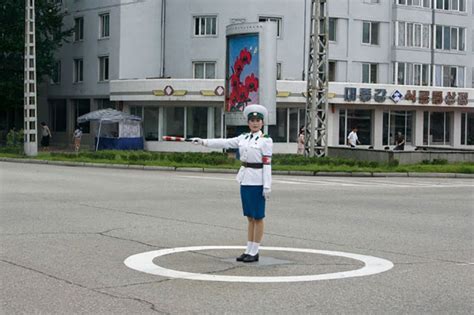 路透社镜头下的朝鲜职业女性