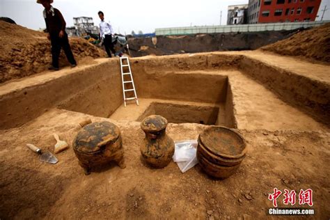 郑州古墓发掘现象