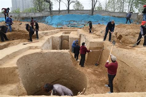 郑州最近挖掘的两座古墓