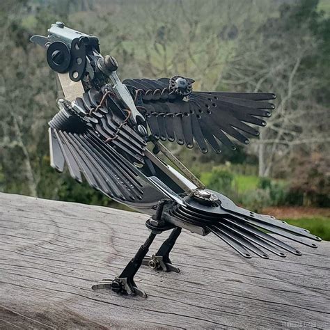 金属鸟雕塑图片欣赏