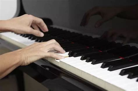 钢琴怎么自学能学会吗