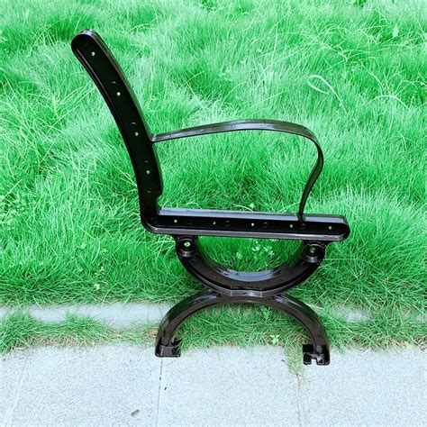 铝铸椅子