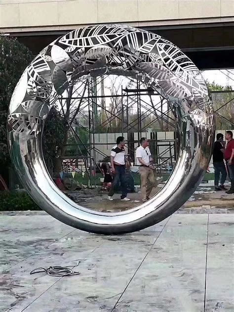 镂空圆环镜面不锈钢雕塑