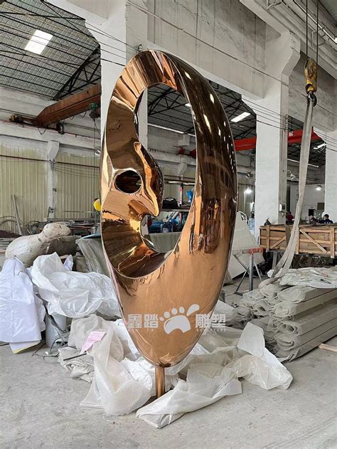 镜面抽象不锈钢雕塑公司