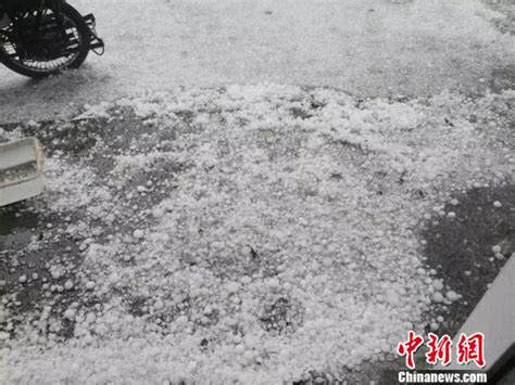 青海一地突降大冰雹