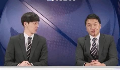 韩国主持人流鼻血笑场完整视频