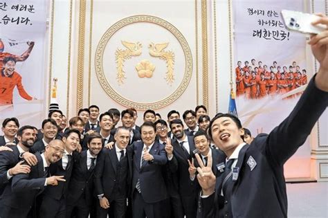 韩国总统宴请足球队