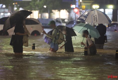韩国首尔市暴雨已致多人伤亡