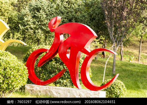 骑自行车雕塑图片大全