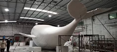 鲸鱼泡沫雕塑