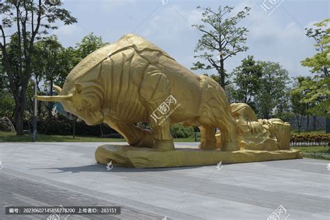 黄金牛雕塑江阴