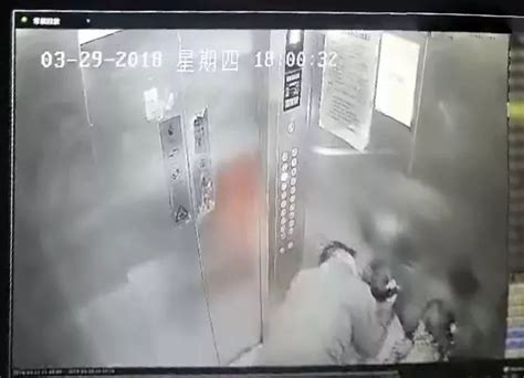 10月7号男子电梯猥亵两女孩被抓