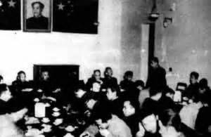 1951年9月,谁向北京天津全国知识分子中开展了