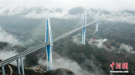 332米世界最高桥塔特大桥建成通车