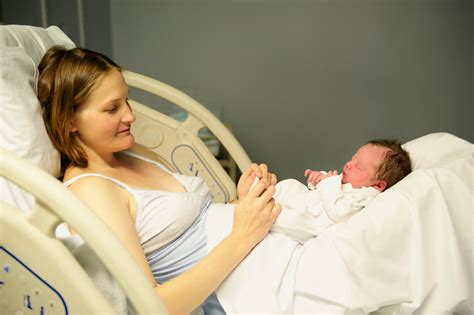 39岁女子顺利产下一名女婴儿