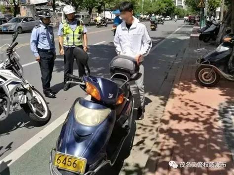 48cc摩托车被警察抓到