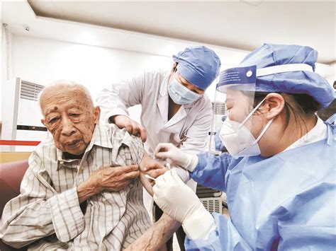 90岁老人因为打疫苗现在病危