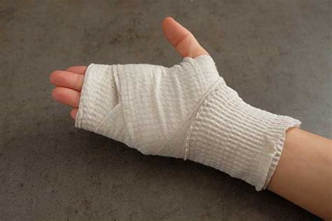 how to make a hand bandage